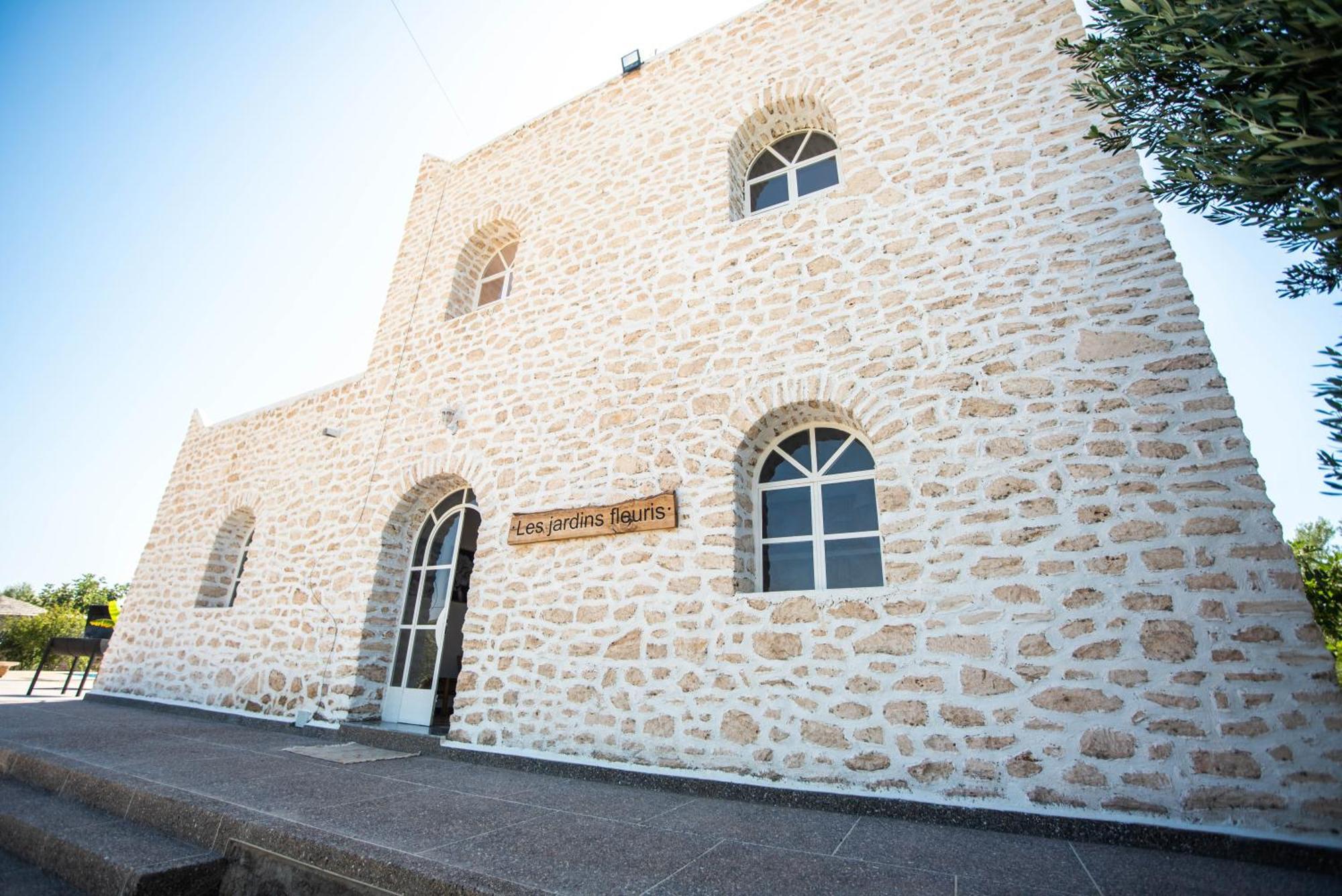 Villa Les Jardins Fleuris 4 Bedrooms Suvayr Dış mekan fotoğraf
