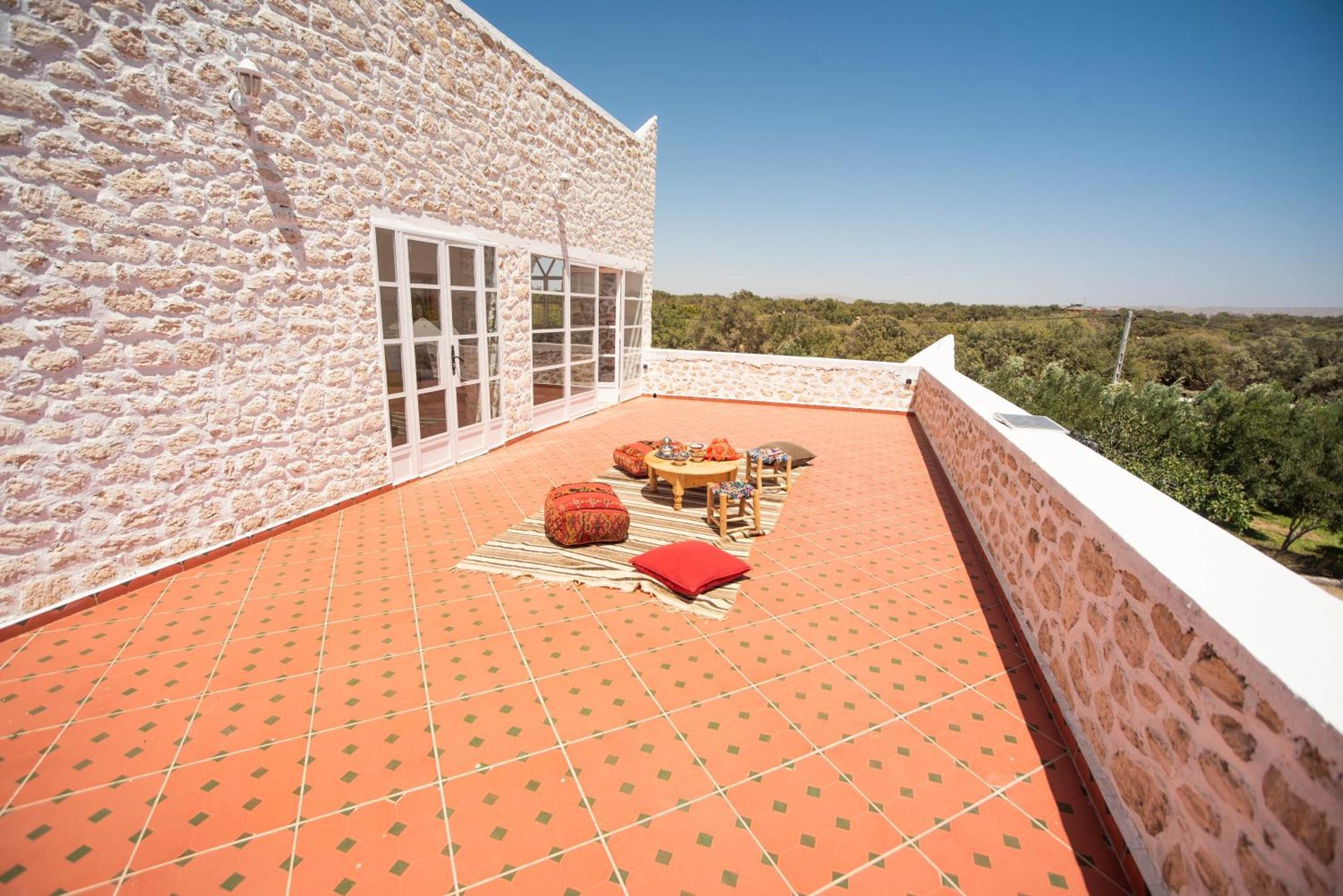Villa Les Jardins Fleuris 4 Bedrooms Suvayr Dış mekan fotoğraf